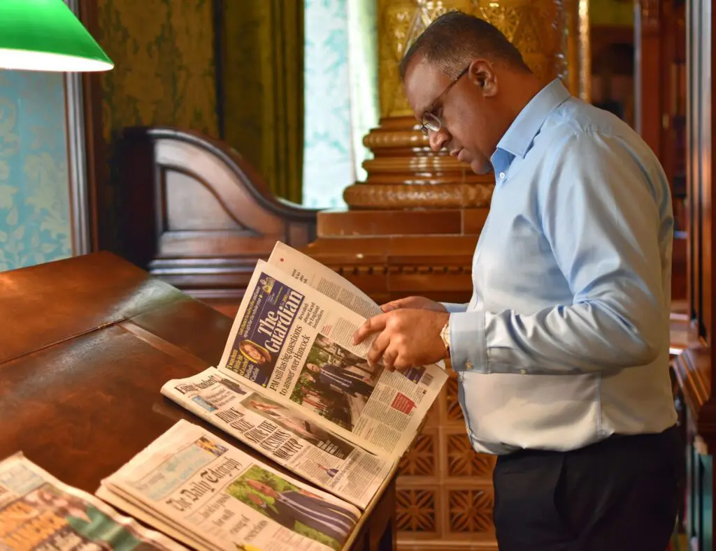 Saf reading the Newspaper